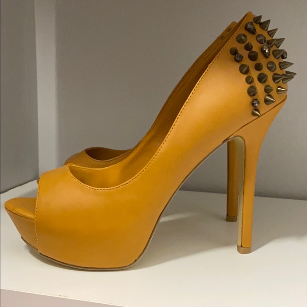 Shoes size 8